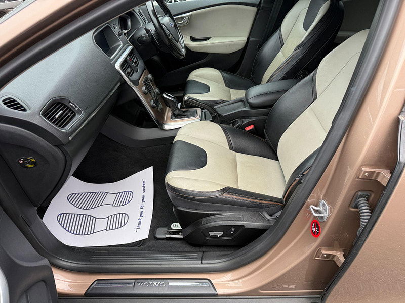 Volvo V40 Cross Country 2.0 T5 Lux Nav Auto AWD Euro 6 (s/s) 5dr 5dr Automatic 2015