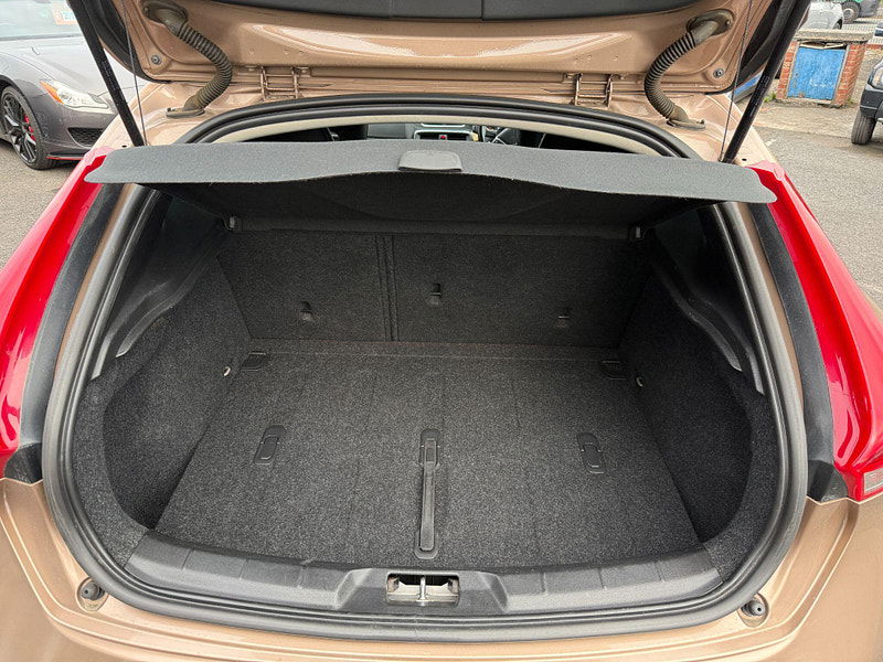 Volvo V40 Cross Country 2.0 T5 Lux Nav Auto AWD Euro 6 (s/s) 5dr 5dr Automatic 2015