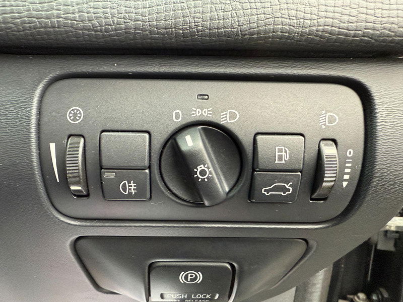 Volvo XC60 2.4 D4 R-Design Nav Geartronic AWD Euro 5 5dr 5dr Automatic 2012