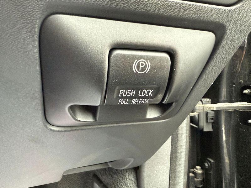 Volvo XC60 2.4 D4 R-Design Nav Geartronic AWD Euro 5 5dr 5dr Automatic 2012