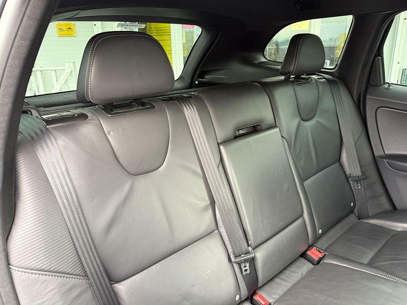 Volvo XC60 2.4 D4 R-Design Nav Geartronic AWD Euro 5 5dr 5dr Automatic 2012