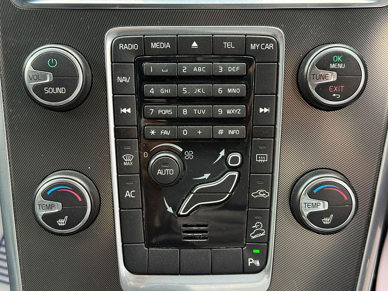 Volvo XC60 2.4 D4 R-Design Nav Geartronic AWD Euro 5 5dr 5dr Automatic 2012