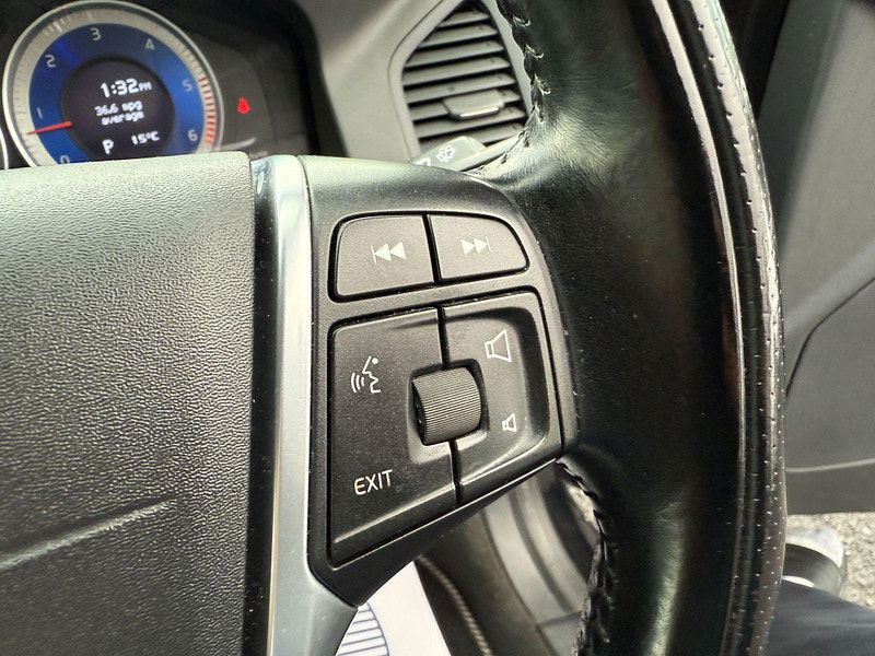 Volvo XC60 2.4 D4 R-Design Nav Geartronic AWD Euro 5 5dr 5dr Automatic 2012