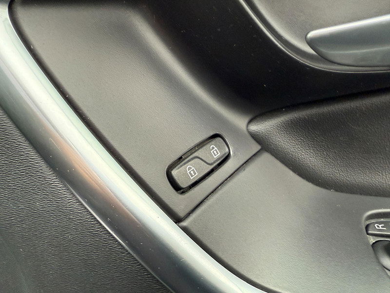 Volvo XC60 2.4 D4 R-Design Nav Geartronic AWD Euro 5 5dr 5dr Automatic 2012