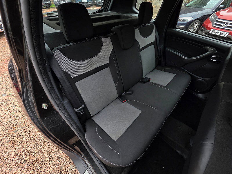 Dacia Duster 1.5 dCi Laureate SUV 5dr Diesel Manual 4WD Euro 6 (s/s) (110 ps) 5dr Manual 2026