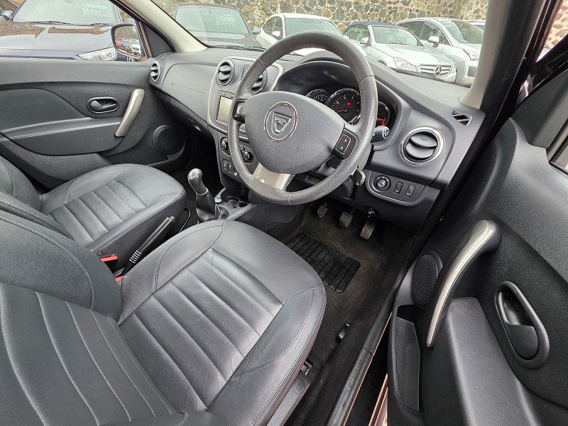 Dacia Sandero 0.9L Stepway Laureate TCE Hatchback 5dr Petrol Manual Euro 5 (90 bhp) 5dr Manual 2025