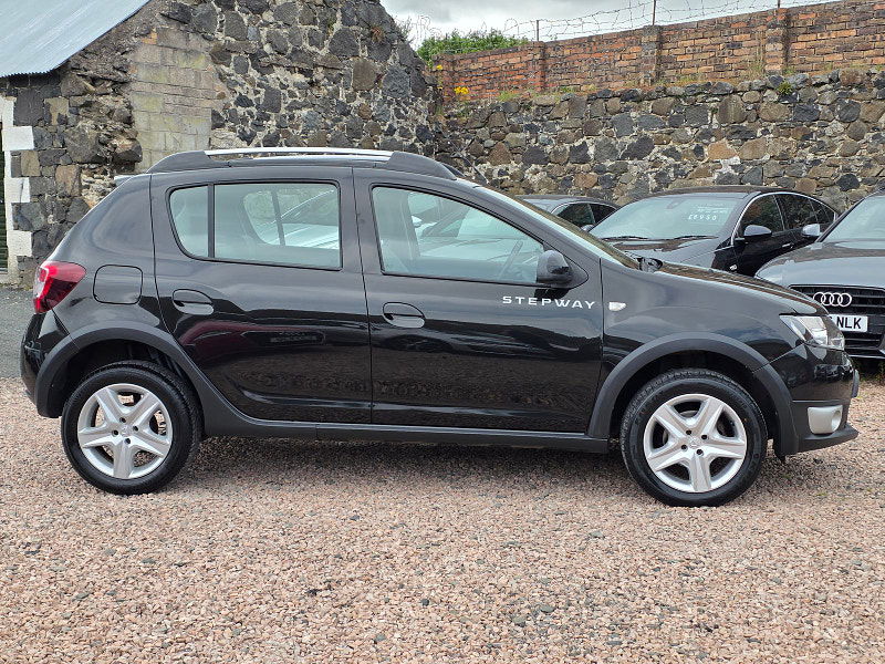 Dacia Sandero 0.9L Stepway Laureate TCE Hatchback 5dr Petrol Manual Euro 5 (90 bhp) 5dr Manual 2025