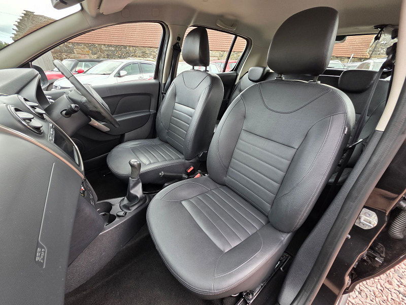 Dacia Sandero 0.9L Stepway Laureate TCE Hatchback 5dr Petrol Manual Euro 5 (90 bhp) 5dr Manual 2025