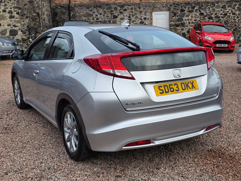 Honda Civic 2.2L i-DTec ES-T Hatchback 5dr Diesel Manual Euro 5 (148 bhp) 5dr Manual 2025