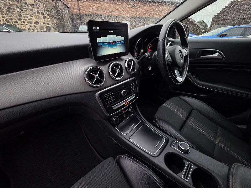 Mercedes-Benz GLA 1.6 GLA180 GPF Urban Edition SUV 5dr Petrol 7G-DCT Euro 6 (s/s) (122 ps) 5dr Automatic 2026