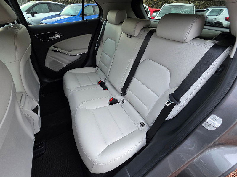 Mercedes-Benz GLA 2.1L 200 SE Executive D SUV 5dr Diesel Manual Euro 6 (134 bhp) 5dr Manual 2025