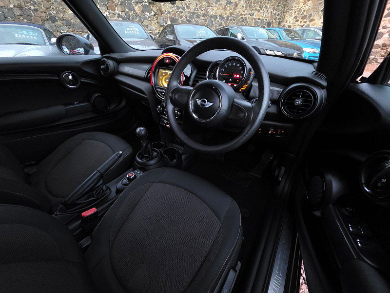 MINI Convertible 1.5 Cooper Convertible 2dr Petrol Manual Euro 6 (s/s) (136 ps) 2dr Manual 2025