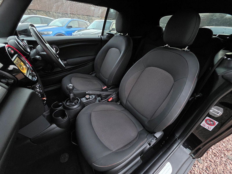 MINI Convertible 1.5 Cooper Convertible 2dr Petrol Manual Euro 6 (s/s) (136 ps) 2dr Manual 2025