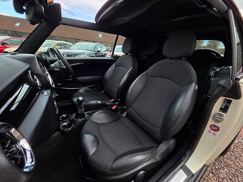 MINI Convertible 1.6 Cooper Convertible 2dr Petrol Manual Euro 6 (s/s) (122 ps) 2dr Manual 2026