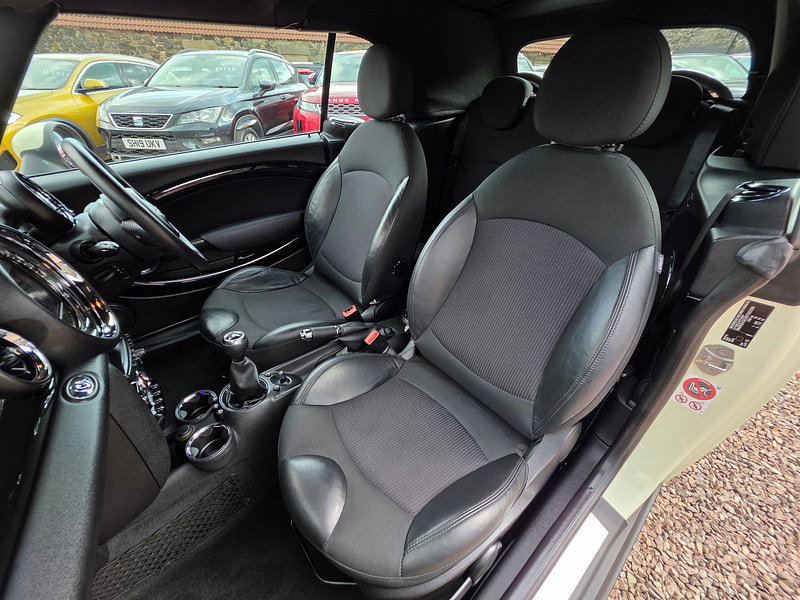 MINI Convertible 1.6 Cooper Convertible 2dr Petrol Manual Euro 6 (s/s) (122 ps) 2dr Manual 2026