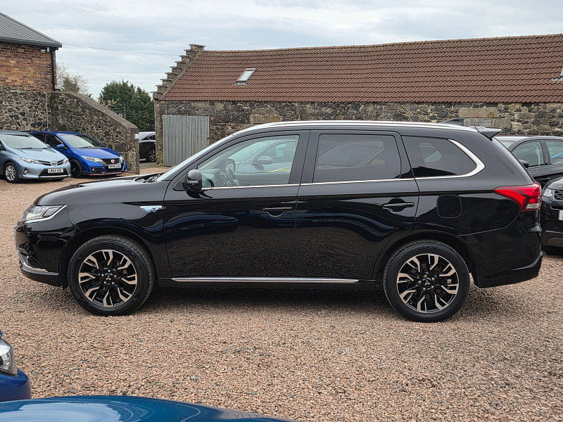 Mitsubishi Outlander 2.0h 12kWh 5h SUV 5dr Petrol Plug-in Hybrid CVT 4WD Euro 6 (s/s) (200 ps) 5dr Automatic 2026