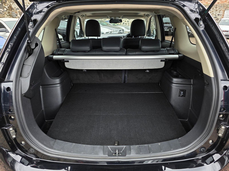 Mitsubishi Outlander 2.0h 12kWh 5h SUV 5dr Petrol Plug-in Hybrid CVT 4WD Euro 6 (s/s) (200 ps) 5dr Automatic 2026