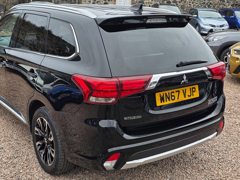 Mitsubishi Outlander 2.0h 12kWh 5h SUV 5dr Petrol Plug-in Hybrid CVT 4WD Euro 6 (s/s) (200 ps) 5dr Automatic 2026