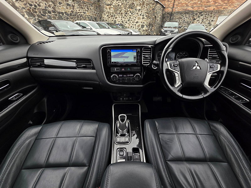 Mitsubishi Outlander 2.0h 12kWh 5h SUV 5dr Petrol Plug-in Hybrid CVT 4WD Euro 6 (s/s) (200 ps) 5dr Automatic 2026