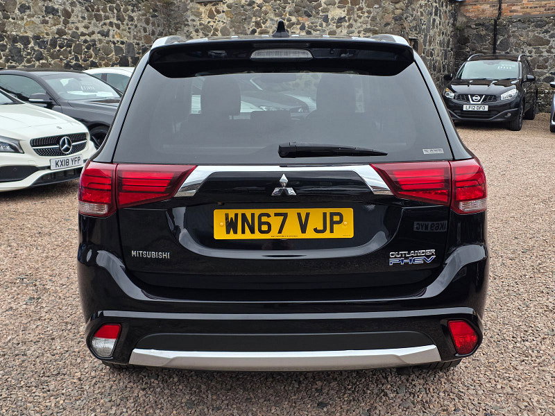 Mitsubishi Outlander 2.0h 12kWh 5h SUV 5dr Petrol Plug-in Hybrid CVT 4WD Euro 6 (s/s) (200 ps) 5dr Automatic 2026
