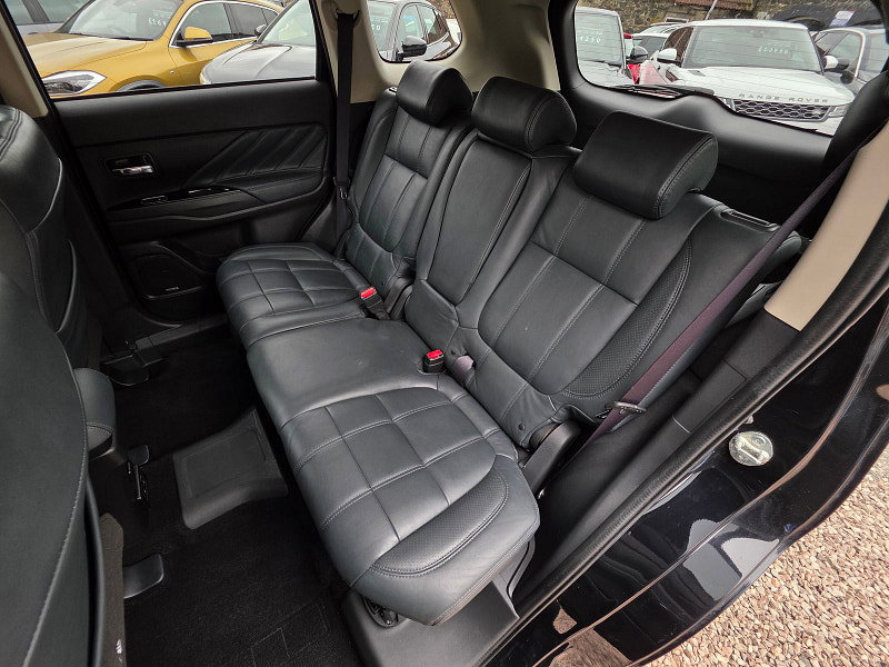 Mitsubishi Outlander 2.0h 12kWh 5h SUV 5dr Petrol Plug-in Hybrid CVT 4WD Euro 6 (s/s) (200 ps) 5dr Automatic 2026