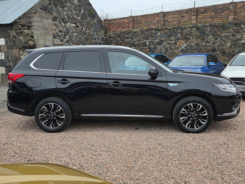 Mitsubishi Outlander 2.0h 12kWh 5h SUV 5dr Petrol Plug-in Hybrid CVT 4WD Euro 6 (s/s) (200 ps) 5dr Automatic 2026