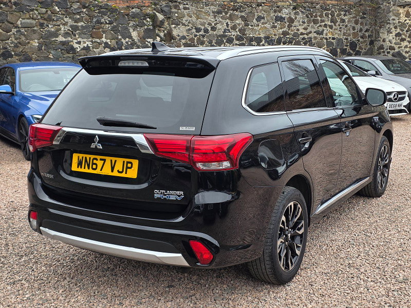 Mitsubishi Outlander 2.0h 12kWh 5h SUV 5dr Petrol Plug-in Hybrid CVT 4WD Euro 6 (s/s) (200 ps) 5dr Automatic 2026