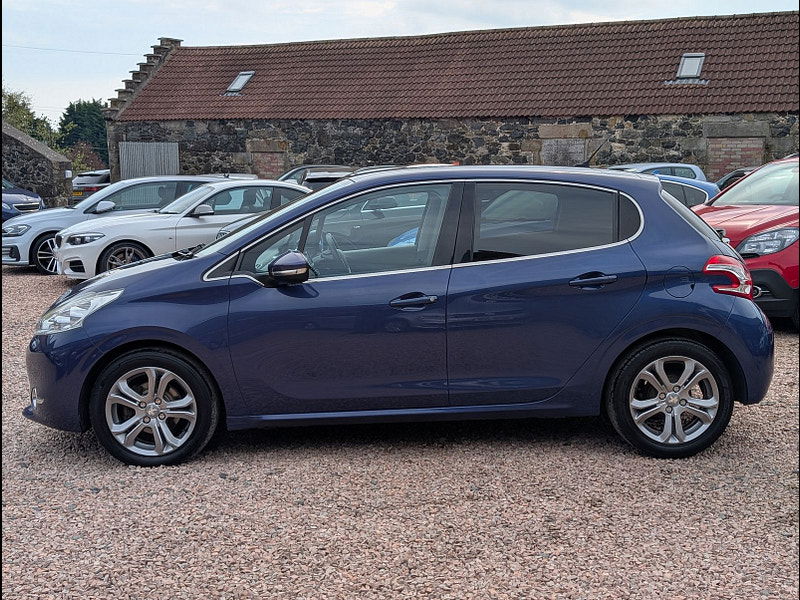 Peugeot 208 1.2L Allure Hatchback 5dr Petrol Manual Euro 5 (82 bhp) 5dr Manual 2025