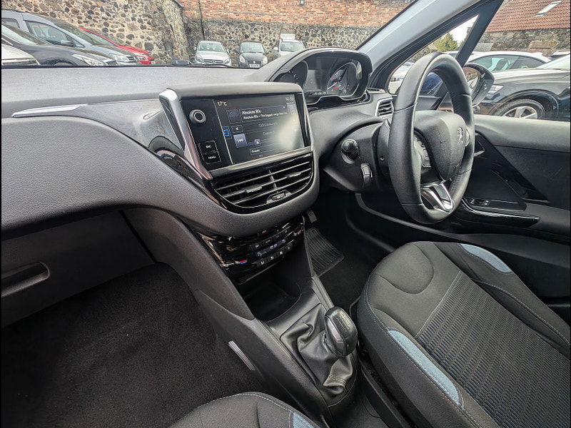 Peugeot 208 1.2L Allure Hatchback 5dr Petrol Manual Euro 5 (82 bhp) 5dr Manual 2025