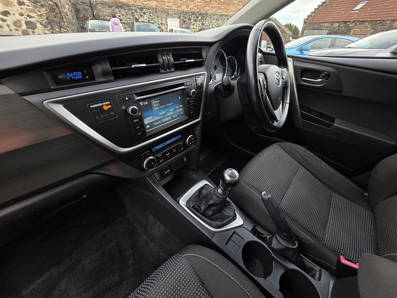 Toyota Auris 1.33 Dual VVT-i Icon Hatchback 5dr Petrol Manual Euro 5 (s/s) (101 ps) 5dr Manual 2026