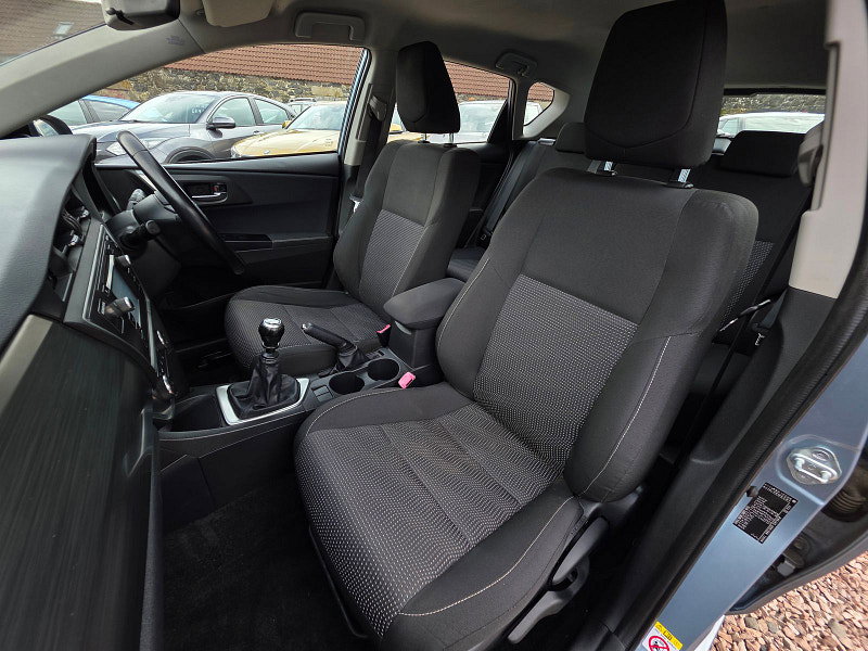 Toyota Auris 1.33 Dual VVT-i Icon Hatchback 5dr Petrol Manual Euro 5 (s/s) (101 ps) 5dr Manual 2026