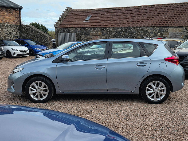 Toyota Auris 1.33 Dual VVT-i Icon Hatchback 5dr Petrol Manual Euro 5 (s/s) (101 ps) 5dr Manual 2026