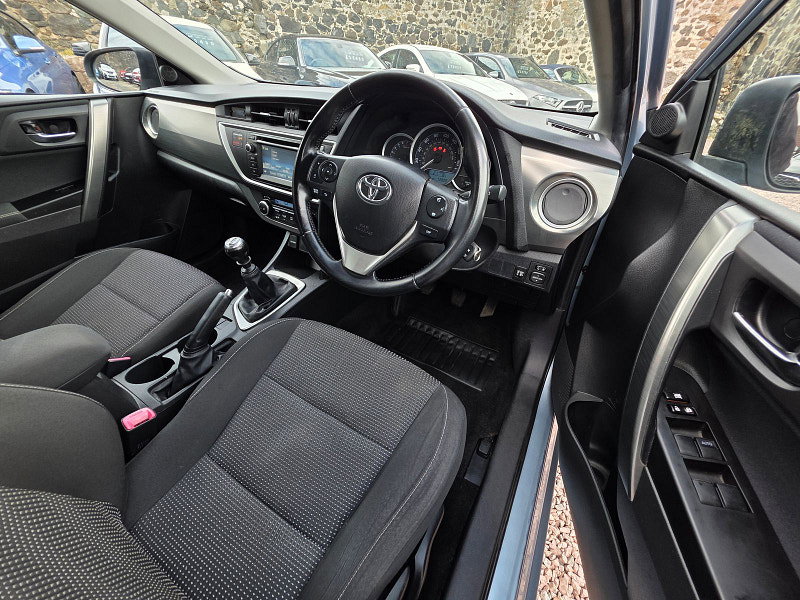 Toyota Auris 1.33 Dual VVT-i Icon Hatchback 5dr Petrol Manual Euro 5 (s/s) (101 ps) 5dr Manual 2026