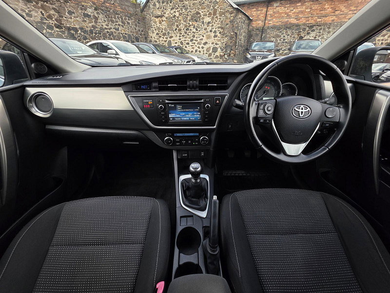 Toyota Auris 1.33 Dual VVT-i Icon Hatchback 5dr Petrol Manual Euro 5 (s/s) (101 ps) 5dr Manual 2026