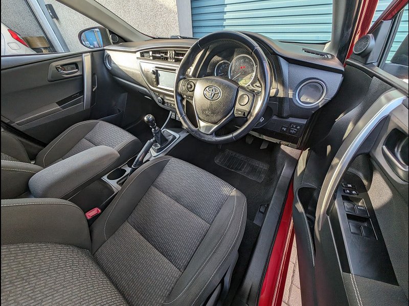 Toyota Auris 1.4L D-4D ICON PLUS Hatchback 5dr Diesel Manual Euro 5 (89 bhp) 5dr Manual 2024