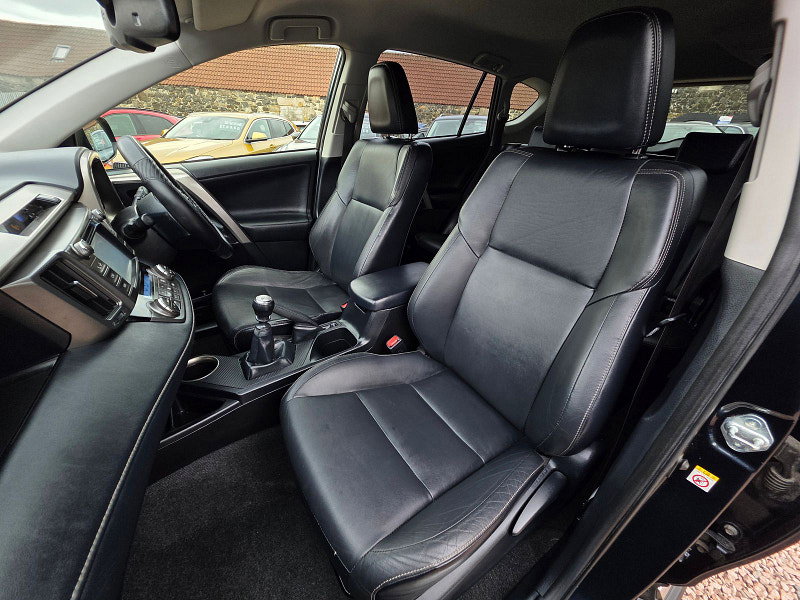 Toyota RAV4 2.0 D-4D Invincible SUV 5dr Diesel Manual 4WD Euro 5 (s/s) (124 ps) 5dr Manual 2026