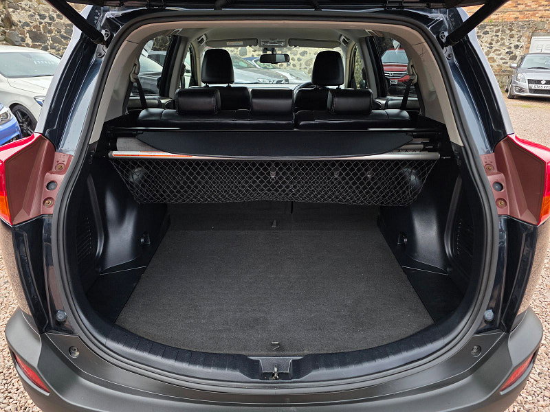 Toyota RAV4 2.0 D-4D Invincible SUV 5dr Diesel Manual 4WD Euro 5 (s/s) (124 ps) 5dr Manual 2026