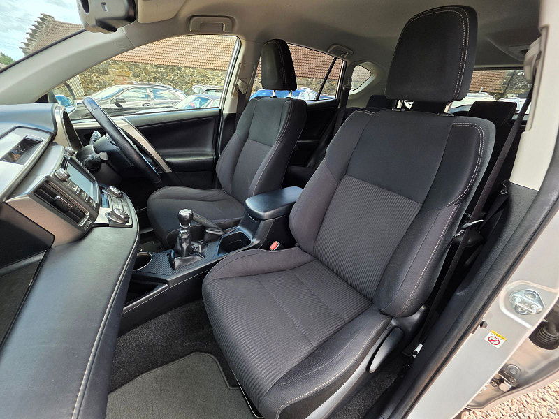 Toyota RAV4 2.0L Icon D-4D 4x2 SUV 5dr Diesel Manual Euro 5 (124 bhp) 5dr Manual 2025
