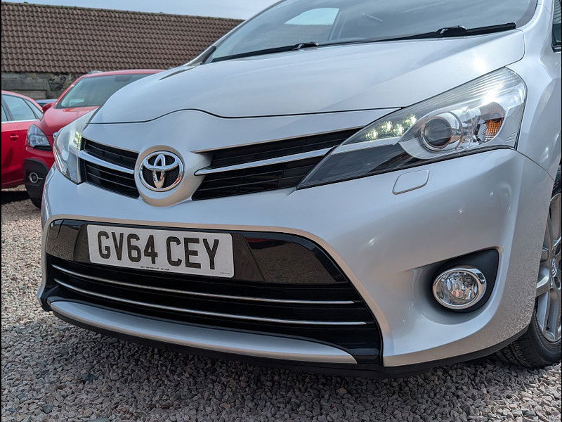 Toyota Verso 1.6L Excel D-4D MPV 5dr Diesel Manual Euro 5 (110 bhp) 5dr Manual 2025