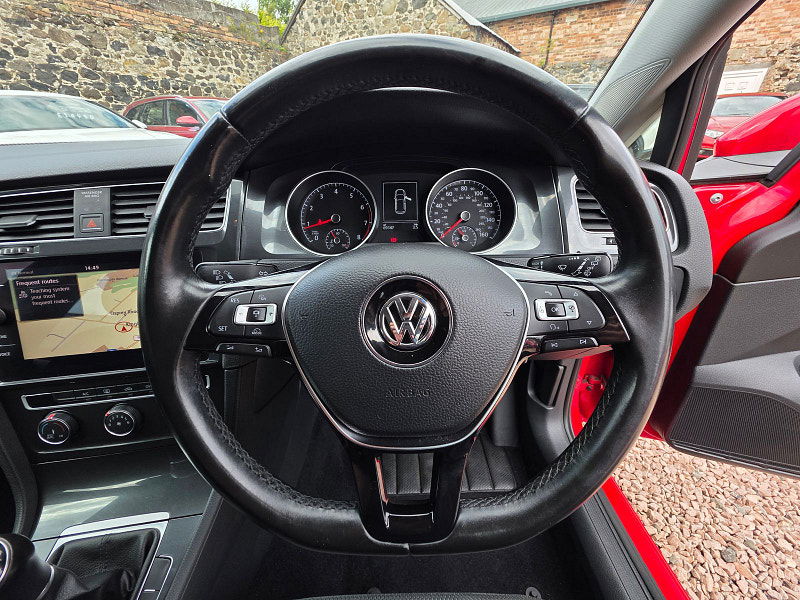 Volkswagen Golf 1.4L SE Nav TSi BlueMotion Technology Hatchback 5dr Petrol Manual Euro 6 (121 bhp) 5dr Manual 2025