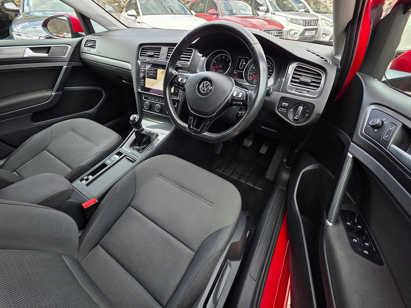 Volkswagen Golf 1.4L SE Nav TSi BlueMotion Technology Hatchback 5dr Petrol Manual Euro 6 (121 bhp) 5dr Manual 2025