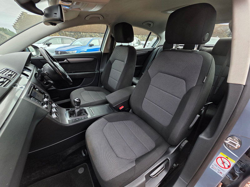 Volkswagen Passat 2.0L Highline TDI BlueMotion Technology Saloon 4dr Diesel Manual Euro 5 (138 bhp) 4dr Manual 2025