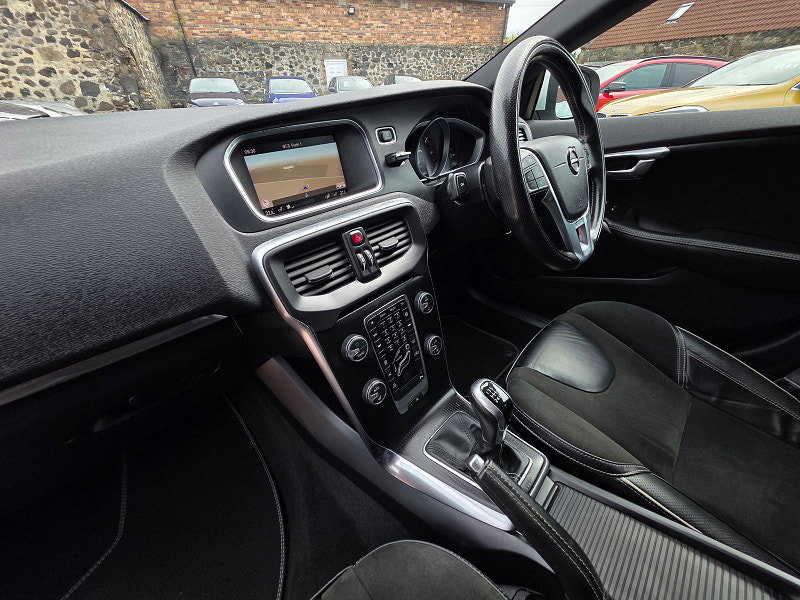 Volvo V40 2.0 D2 R-Design Nav Plus Hatchback 5dr Diesel Manual Euro 6 (s/s) (120 ps) 5dr Manual 2026