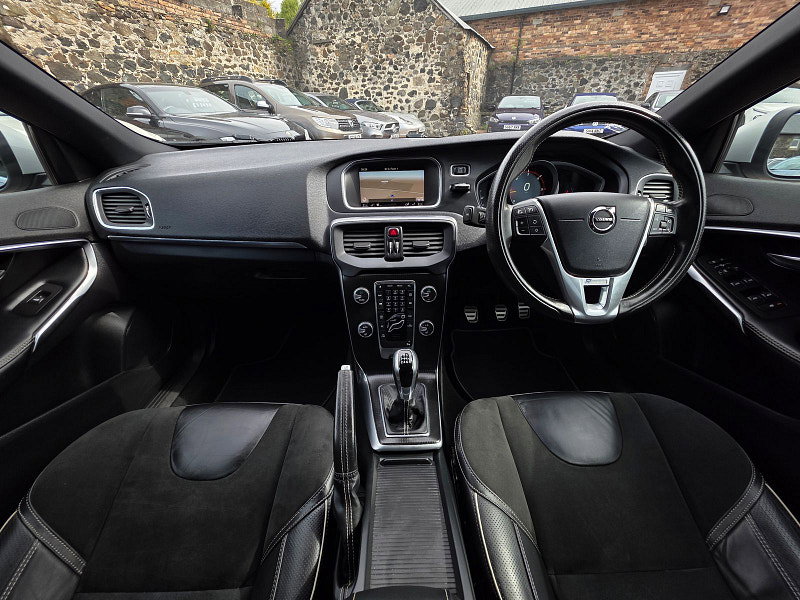 Volvo V40 2.0 D2 R-Design Nav Plus Hatchback 5dr Diesel Manual Euro 6 (s/s) (120 ps) 5dr Manual 2026