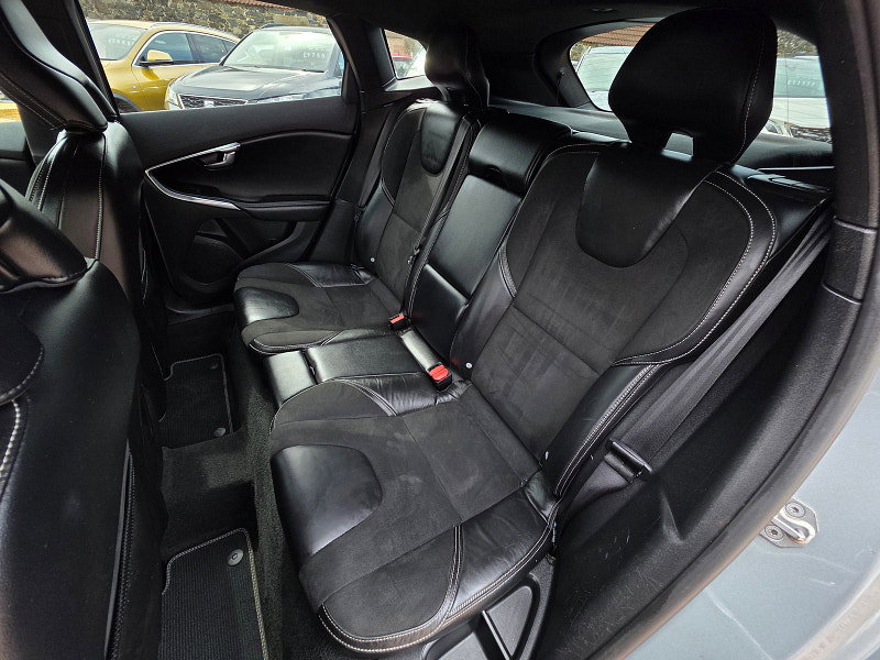Volvo V40 2.0 D2 R-Design Nav Plus Hatchback 5dr Diesel Manual Euro 6 (s/s) (120 ps) 5dr Manual 2026