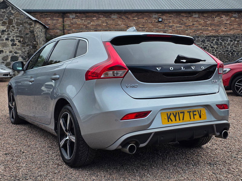Volvo V40 2.0 D2 R-Design Nav Plus Hatchback 5dr Diesel Manual Euro 6 (s/s) (120 ps) 5dr Manual 2026
