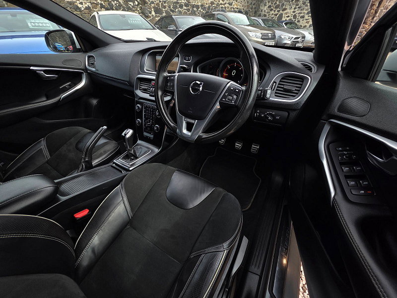 Volvo V40 2.0 D2 R-Design Nav Plus Hatchback 5dr Diesel Manual Euro 6 (s/s) (120 ps) 5dr Manual 2026