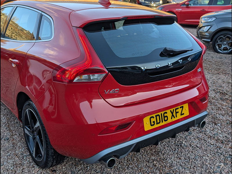 Volvo V40 2.0L D2 R-DESIGN NAV Hatchback 5dr Diesel Manual Euro 6 (118 bhp) 5dr Manual 2025
