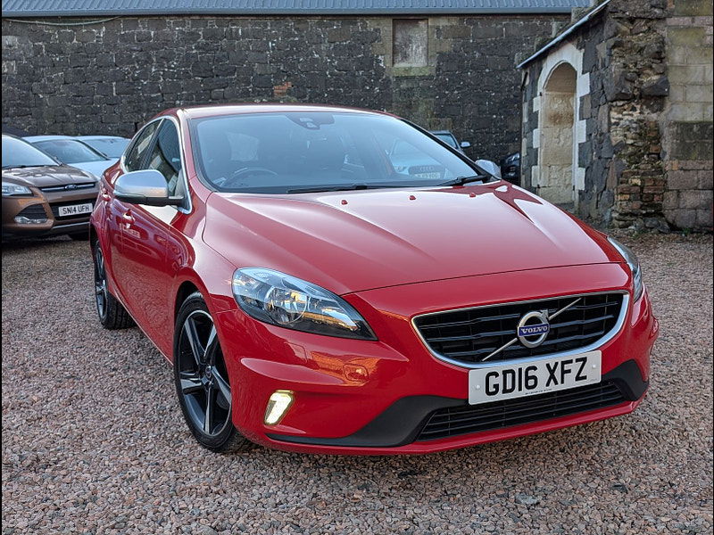 Volvo V40 2.0L D2 R-DESIGN NAV Hatchback 5dr Diesel Manual Euro 6 (118 bhp) 5dr Manual 2025