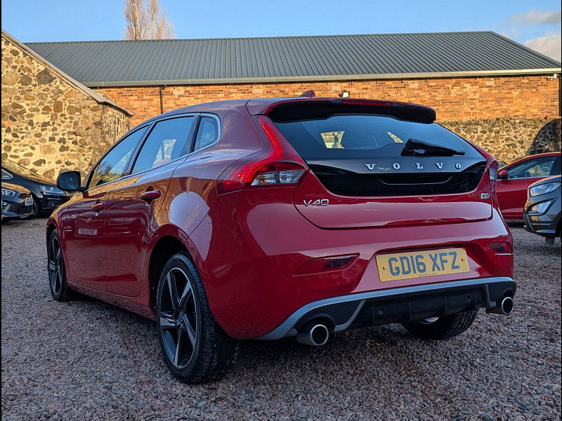 Volvo V40 2.0L D2 R-DESIGN NAV Hatchback 5dr Diesel Manual Euro 6 (118 bhp) 5dr Manual 2025